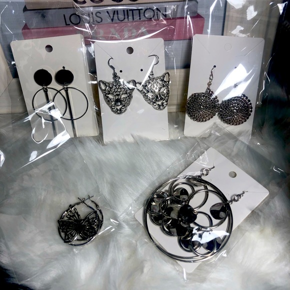 Jewelry - Set of 5 pairs of pierced silver earrings